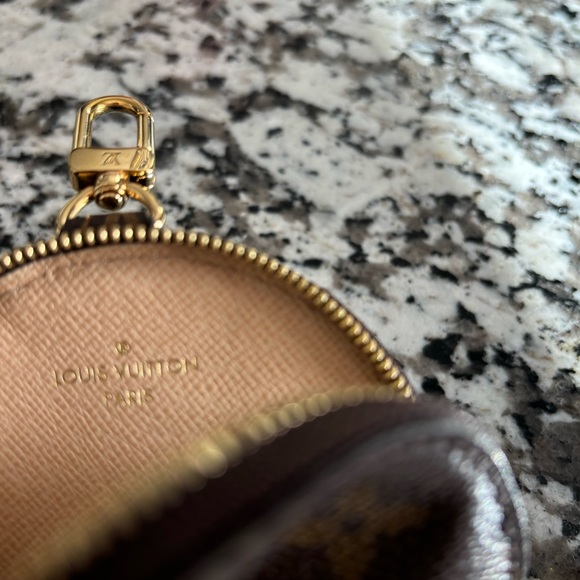 Louis Vuitton coin pouch - Picture 5 of 8